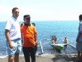 Karel Poborský a pan Sukawirija, dva patroni našeho projektu. Boje jsme vytyčovali za použití místních rybářských lodí jukung.